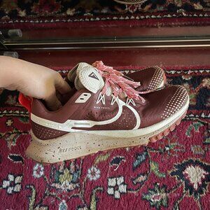 Nike Trail Running Pegasus Shoes ( US Womens Size 8/ UK 5.5 / EU 39)